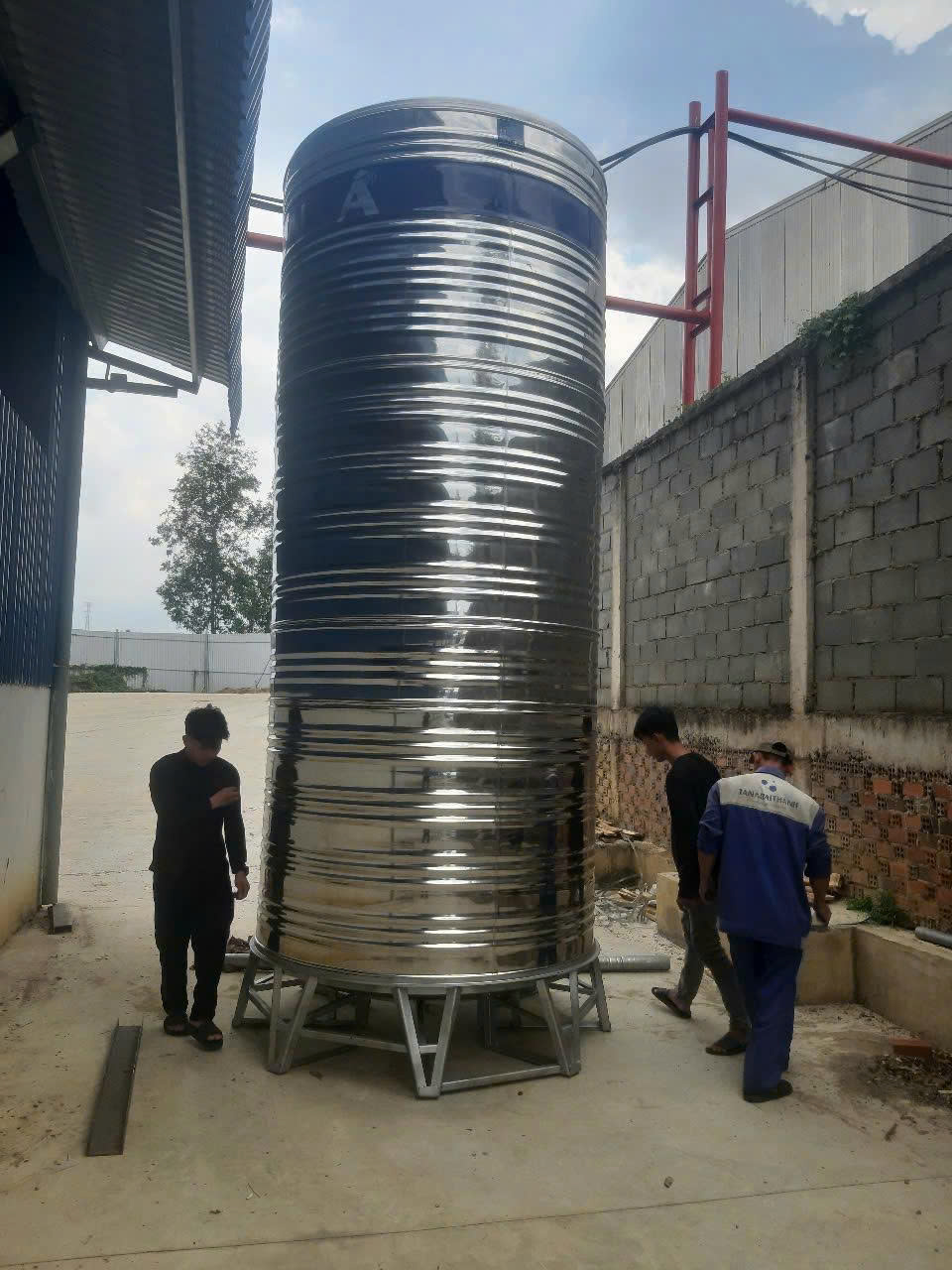Bồn nước inox công nghiệp 7000L đứng chính hãng